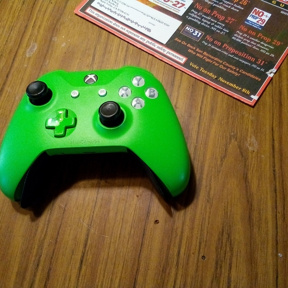 Xbox controller - Picture 4 of 4